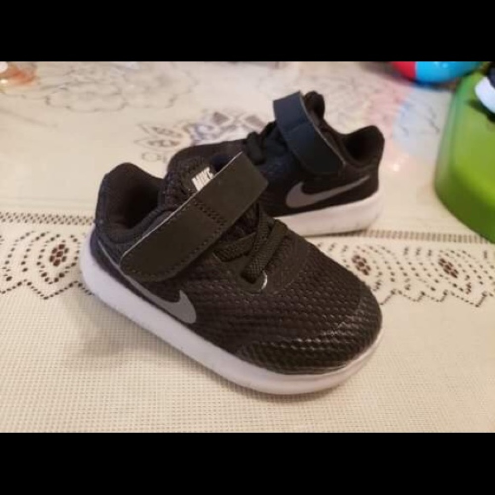 Nike free RN toddler shoes size 5